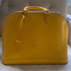 LOUIS VUITTON
Epi Alma GM